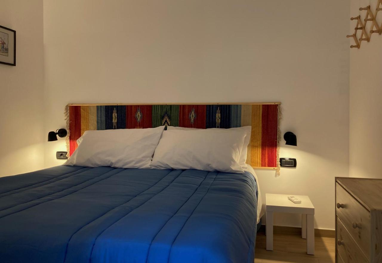 La Casa Blu Nel Cuore Storico Di Napoli Екстериор снимка