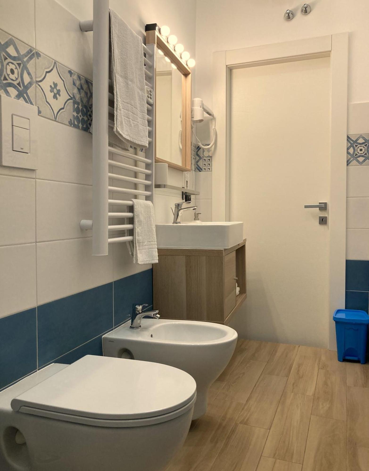 La Casa Blu Nel Cuore Storico Di Napoli Екстериор снимка